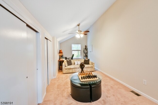 28 Kensington Dr in Piscataway, NJ - Building Photo - Building Photo