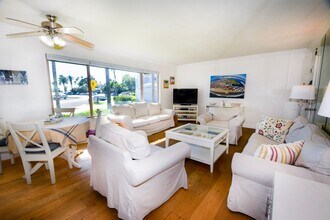 1052 Isabella Ave-Unit -Vacation Rental in Coronado, CA - Building Photo - Building Photo