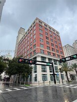 111 E Flagler St in Miami, FL - Building Photo