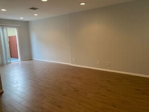 9757 Cornwall Dr in Huntington Beach, CA - Building Photo - Building Photo