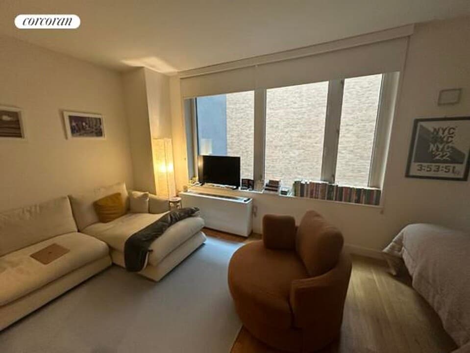 501 E 74th St in New York, NY - Building Photo