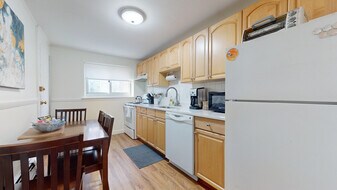 99 Chestnut St, Unit 5 in Brookline, MA - Building Photo