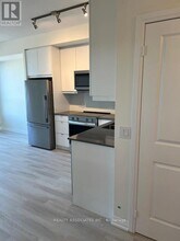 3270 Sheppard Ave E in Toronto, ON - Building Photo - Building Photo