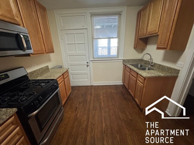2510 N Leclaire Ave in Chicago, IL - Building Photo - Building Photo