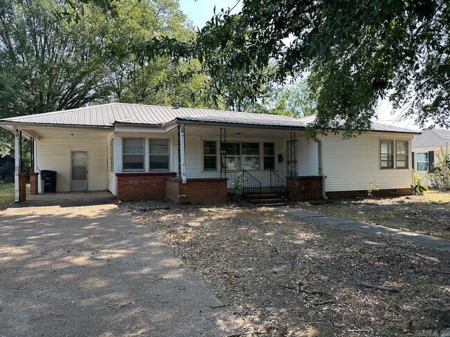 property at 104 N Olive St