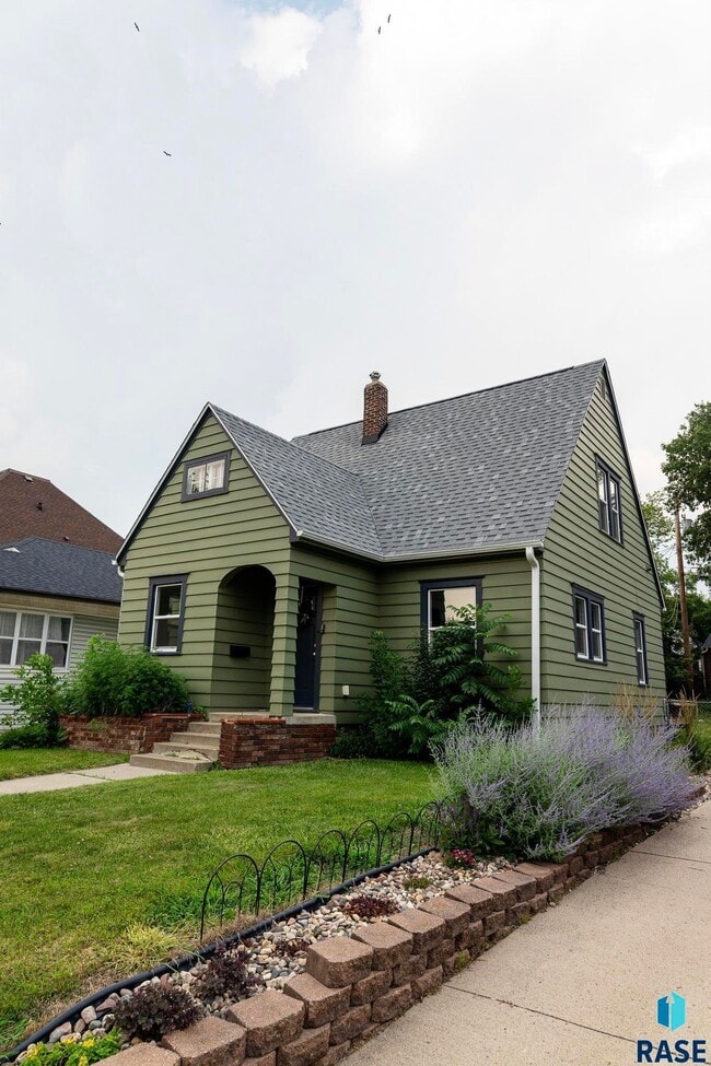 property at 1104 S Main Ave