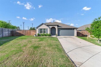 1068 Fairfax Dr in Godley, TX - Building Photo - Building Photo