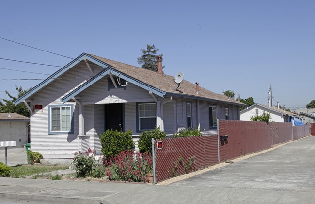 1493-1501 166th Ave in San Leandro, CA - Foto de edificio - Building Photo