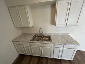 611 S Garden St in Visalia, CA - Building Photo - Building Photo