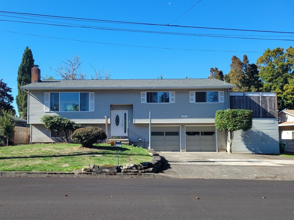 5095 SW 163rd Ave in Beaverton, OR - Building Photo