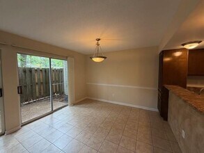 6701 Dickens Ferry Rd in Mobile, AL - Foto de edificio - Building Photo