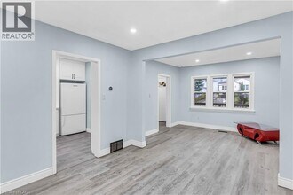 392 Victoria St S in Kitchener, ON - Building Photo - Building Photo