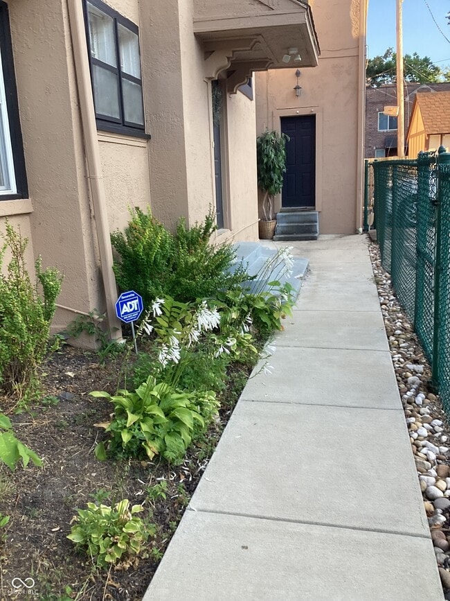 property at 117 E 36th St