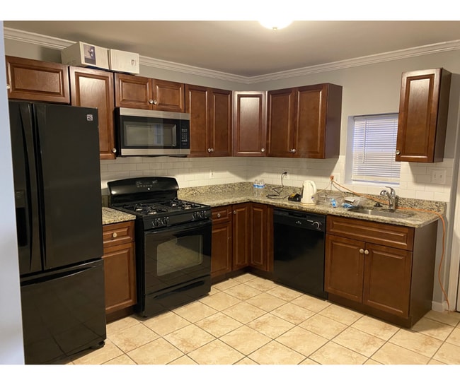 15 Village Rd in Pikesville, MD - Building Photo - Building Photo