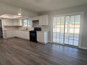 10341 N Loop Blvd in California City, CA - Building Photo - Building Photo