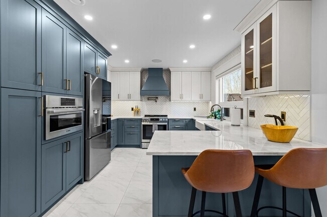 313 Lemarchant Rd in St John's, NL - Building Photo - Building Photo