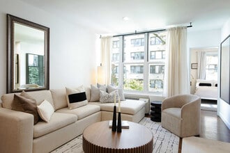 323 E 51st St in New York, NY - Building Photo - Building Photo