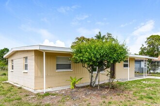 1412 Brookhill Dr in Ft. Myers, FL - Foto de edificio - Building Photo