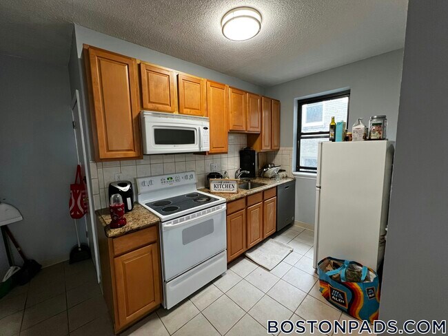 317 Summit Ave, Unit 6 in Boston, MA - Building Photo - Building Photo