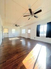 400 W 13th Ave in Hutchinson, KS - Foto de edificio - Building Photo