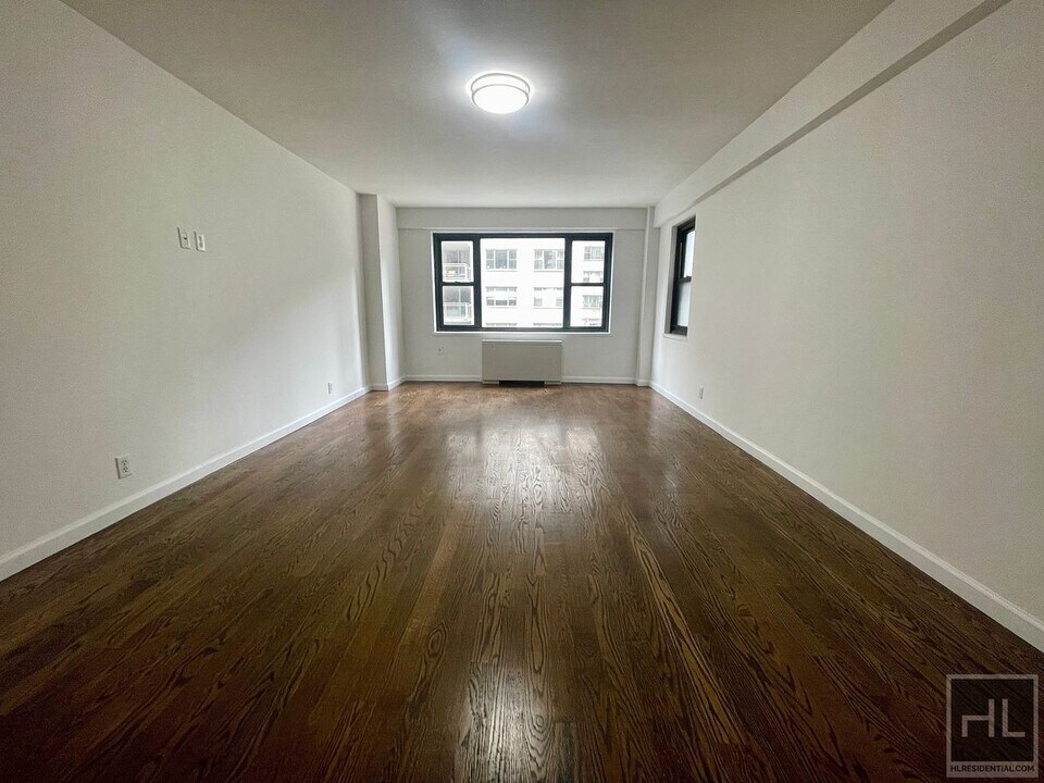 EAST 56 STREET in New York, NY - Foto de edificio