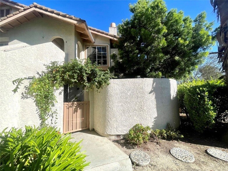 26592 Las Palmas, Unit 4 in Laguna Hills, CA - Building Photo