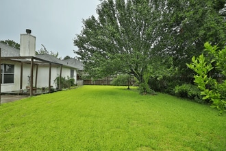 208 Armand Bay Dr in Dickinson, TX - Foto de edificio - Building Photo