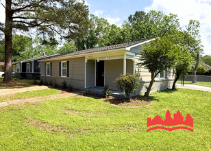 Charming and Updated 3-Bedroom Home for Rent! in Memphis, TN - Building Photo - Building Photo