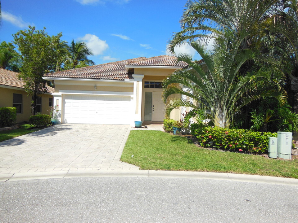 2435 Pigeon Cay in West Palm Beach, FL - Building Photo