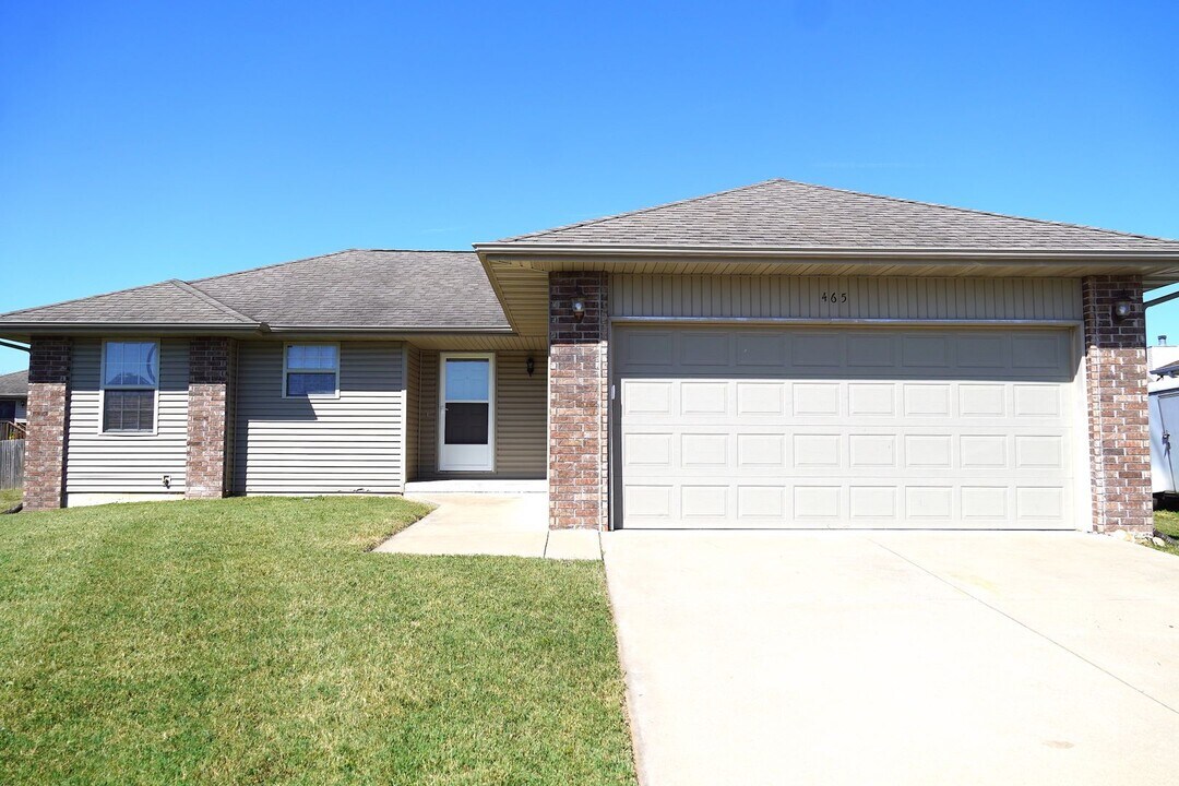 465 Texas Ave in Republic, MO - Building Photo