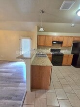 922 West Prairie Wind Way in Mustang, OK - Building Photo - Building Photo