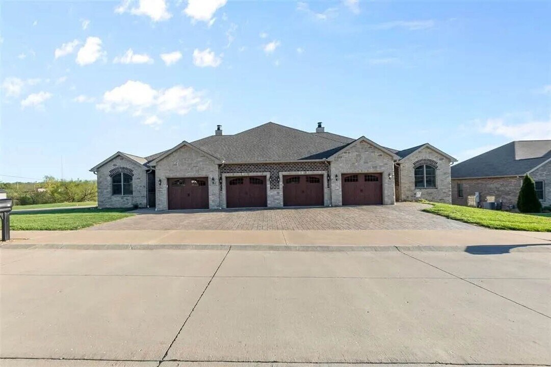 103 Autumn Leaf Dr in Cape Girardeau, MO - Building Photo