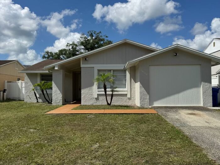 16104 Foxfire Dr in Tampa, FL - Building Photo