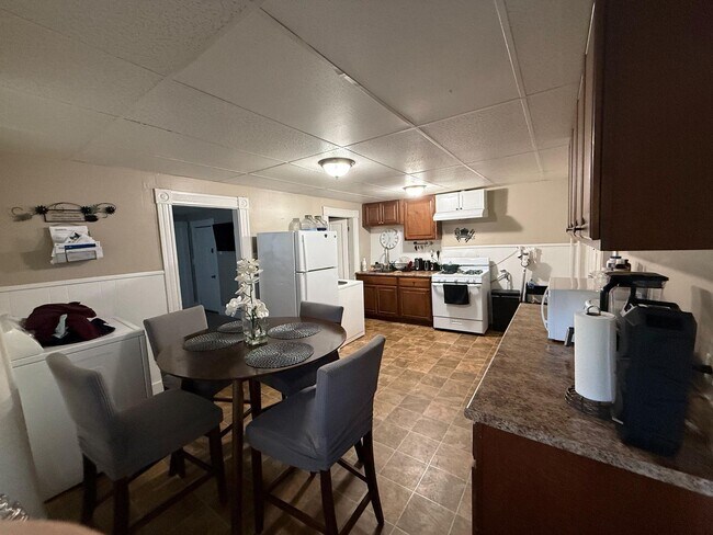 135 Massabesic St in Manchester, NH - Building Photo - Building Photo