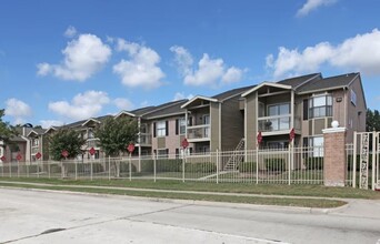 Champions Pointe in Houston, TX - Foto de edificio - Building Photo