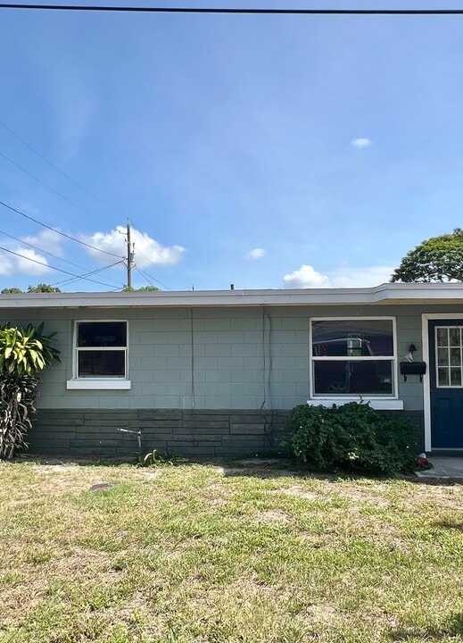 3400 Sunset Dr W in Winter Haven, FL - Foto de edificio