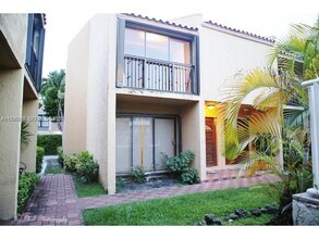 1990 Brickell Ave in Miami, FL - Building Photo - Building Photo