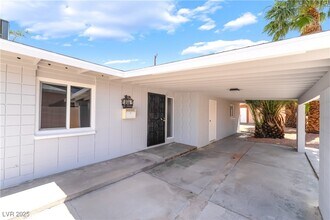 2749 Del Mar Pl in Las Vegas, NV - Building Photo - Building Photo