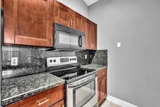 2881 N Oakland Forest Dr in Oakland Park, FL - Building Photo - Building Photo