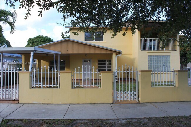 971 E 18th St, Unit 1 in Hialeah, FL - Building Photo - Building Photo