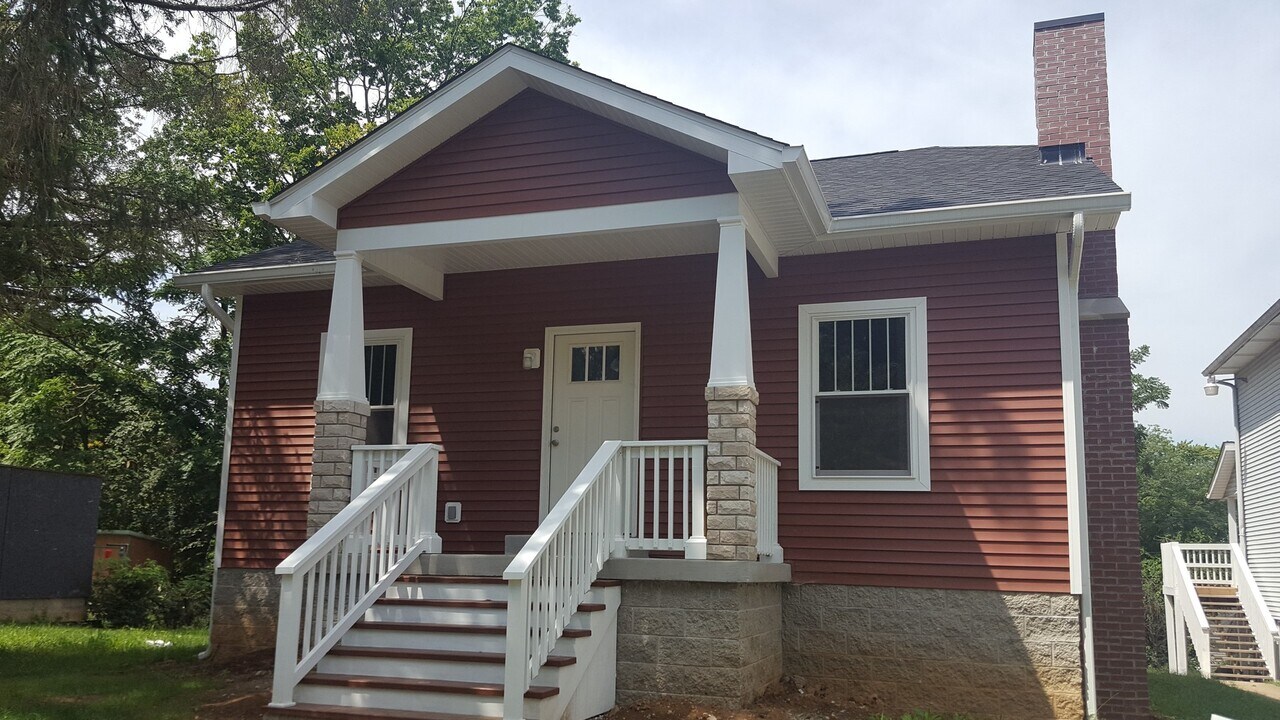 1201 N Lincoln St in Bloomington, IN - Building Photo