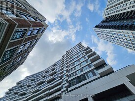 2485 Eglinton Ave W in Mississauga, ON - Building Photo