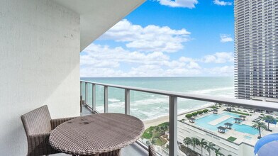 4111 S Ocean Dr in Hollywood, FL - Building Photo - Building Photo