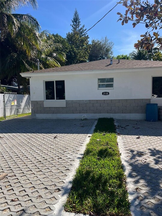 2138 NW 26th St in Miami, FL - Building Photo