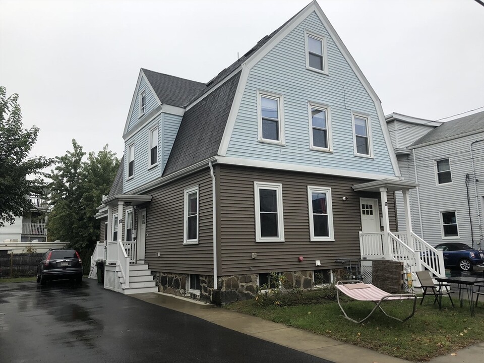 17 Hazel St in Watertown, MA - Building Photo