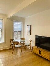 313 C St SE, Unit #2 in Washington, DC - Foto de edificio - Building Photo