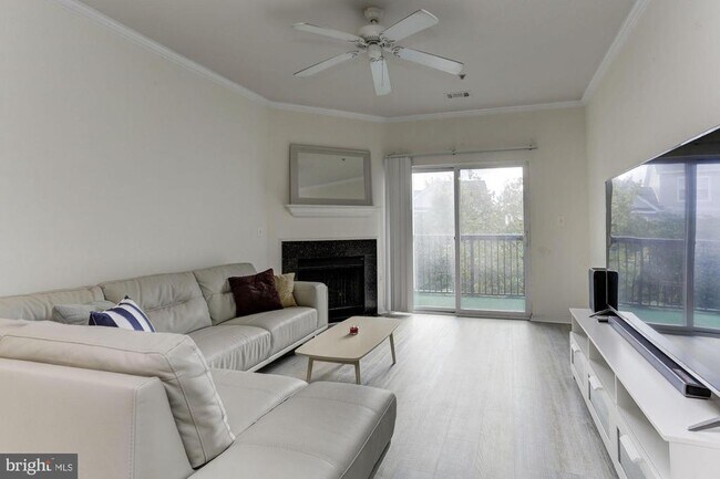 5105 Travis Edward Way in Centreville, VA - Building Photo - Building Photo