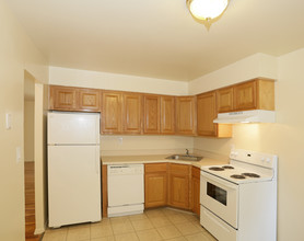 Maple Crest Apartments at Dix Hills in Deer Park, NY - Foto de edificio - Interior Photo