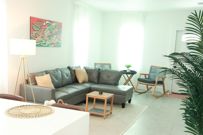 920 SW 4th Ave in Miami, FL - Foto de edificio - Building Photo