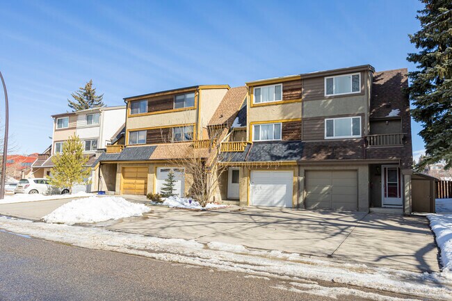 1429 Ranchlands Rd NW in Calgary, AB - Building Photo - Building Photo